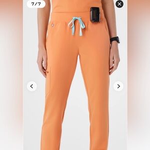 Women’s XS figs scrub set. Shaka Orange